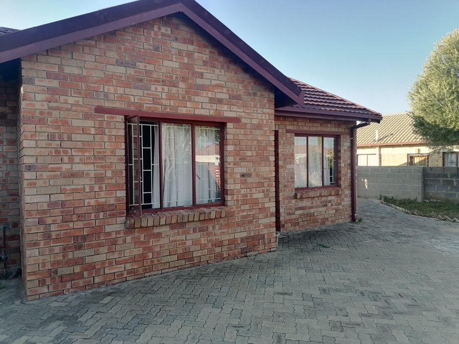 To Let 3 Bedroom Property for Rent in Vista Park Free State